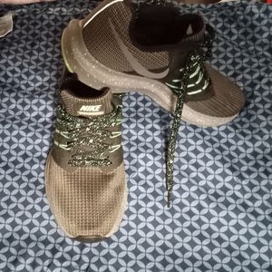 Women's Nike Run Swift size 7